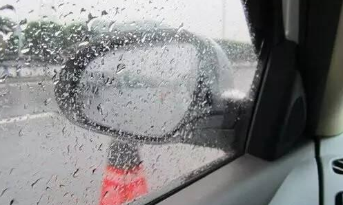 养车经验谈 下大雨相当于免费洗车?